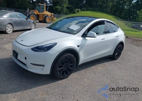 2024 Tesla Model Y Long Range Dual Motor All-Wheel Drive from USA, damaged, VIN 7SAYGDEE3RA248901